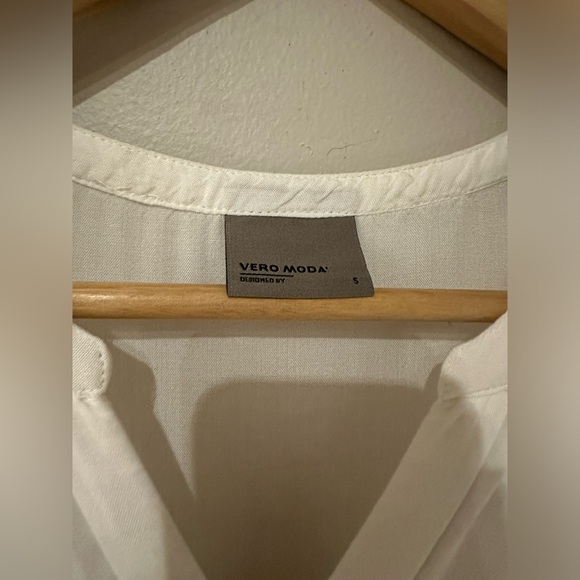 Bundle of sleeveless tops - Picture 10 of 16